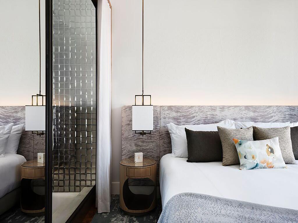 Zimmer Bronze mit Kingsize-Bett